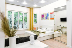 Duplex Condo Prime Location 2bth 2 Studios